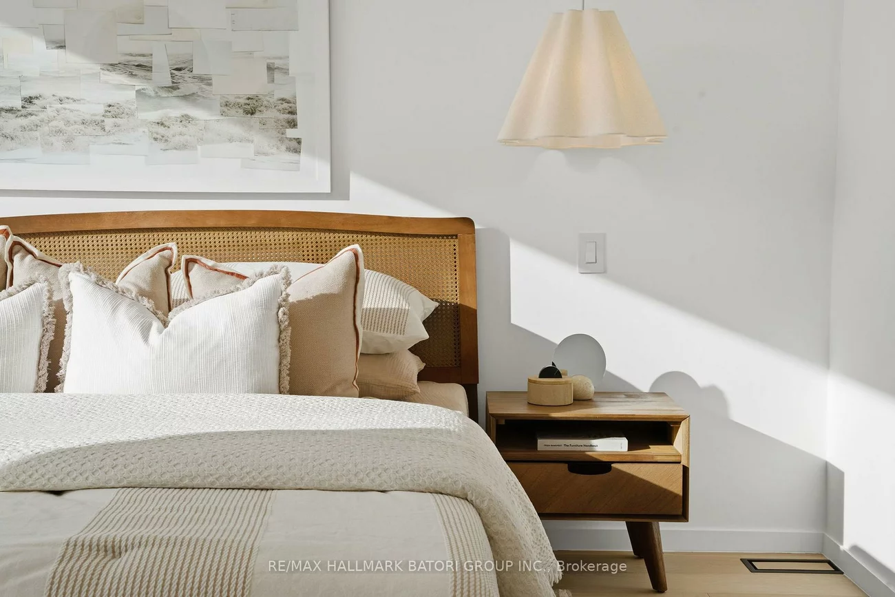 532, Duplex, Yonge-Eglinton, Toronto