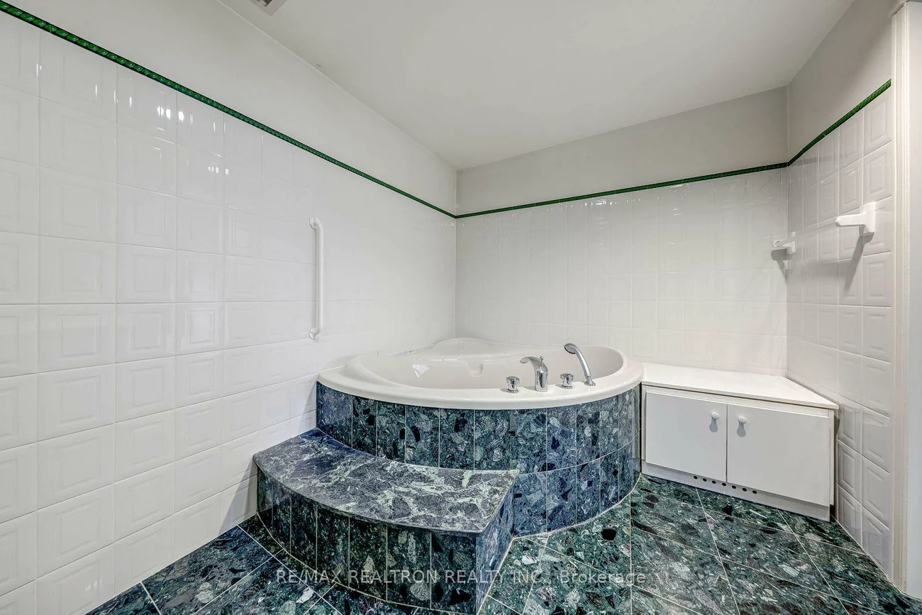 17, Lawnview, Willowdale East, Toronto