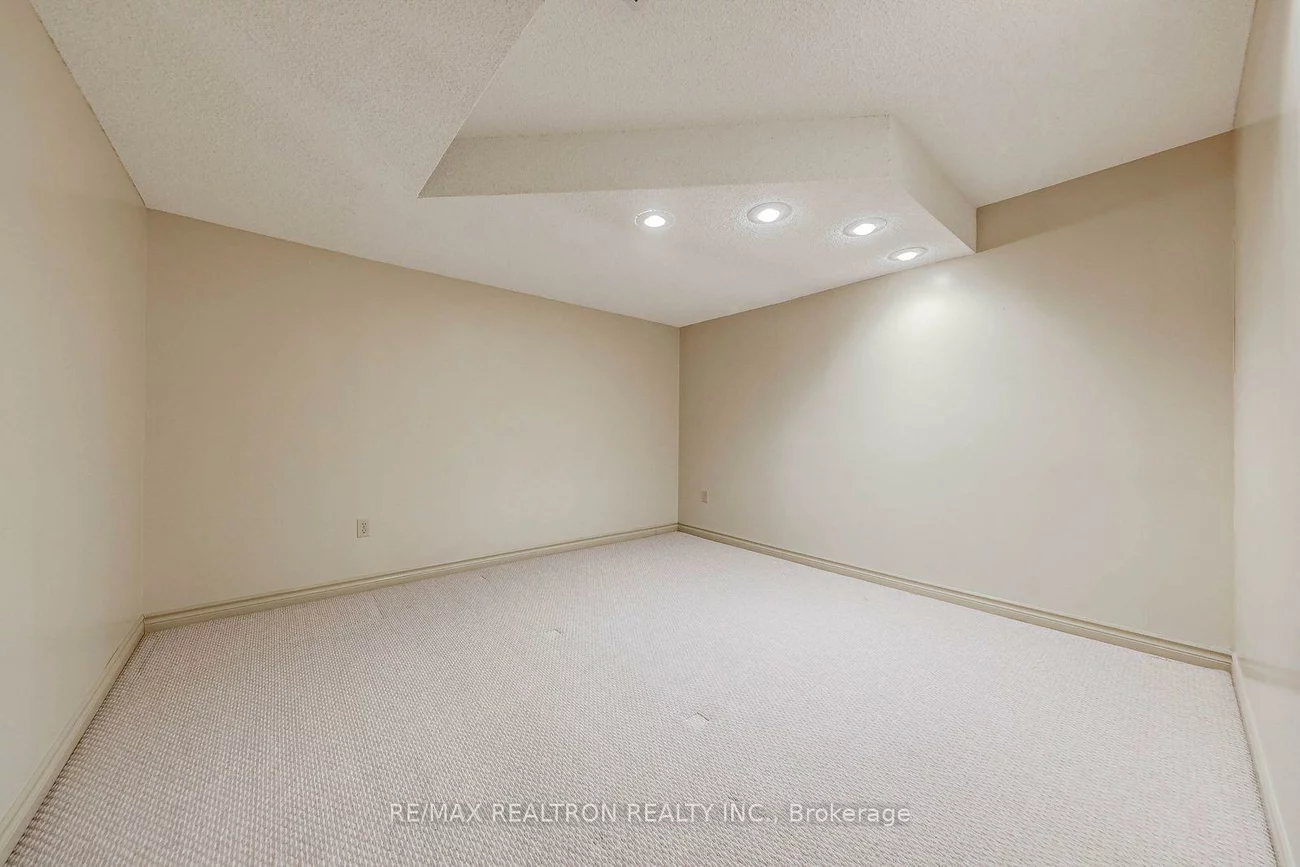 17, Lawnview, Willowdale East, Toronto