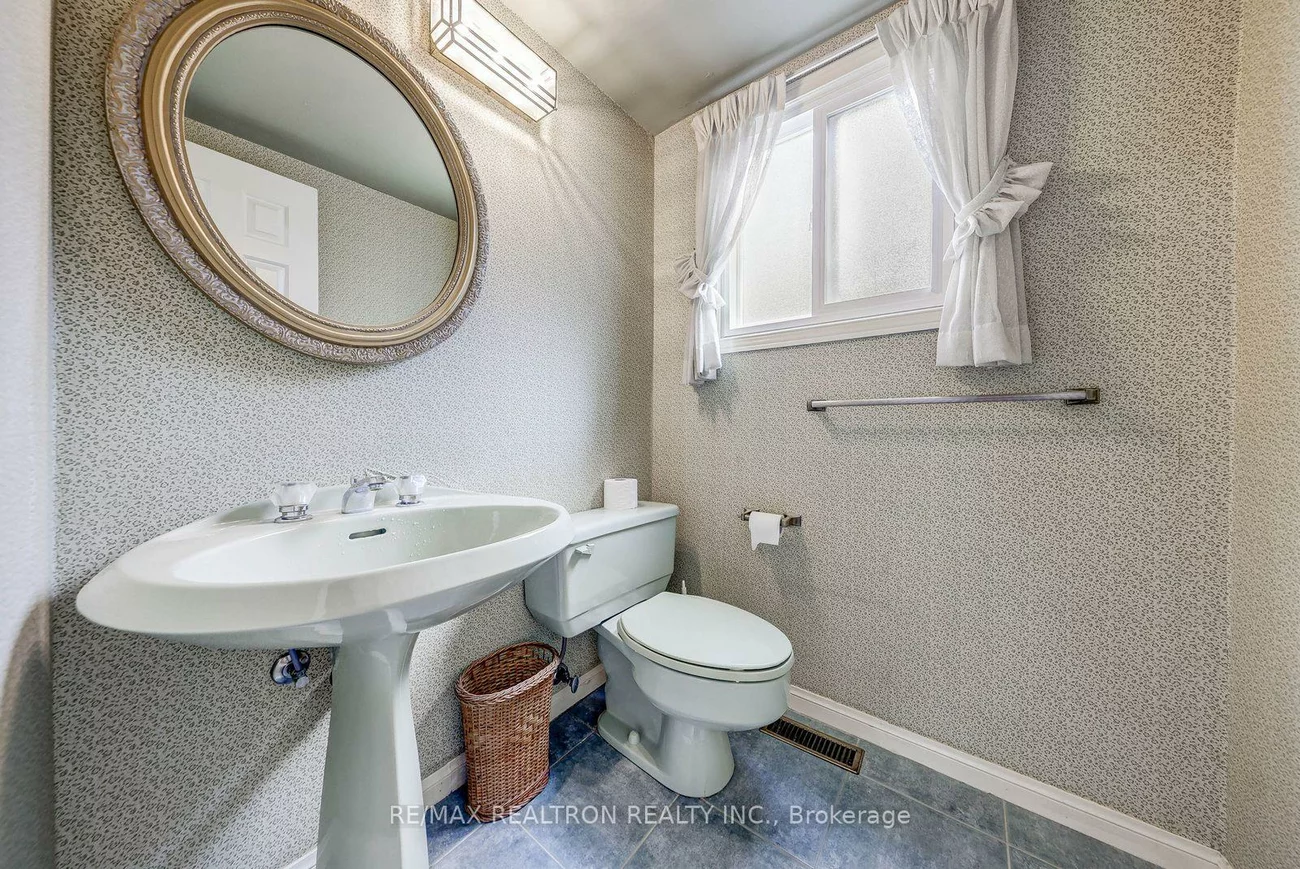 17, Lawnview, Willowdale East, Toronto