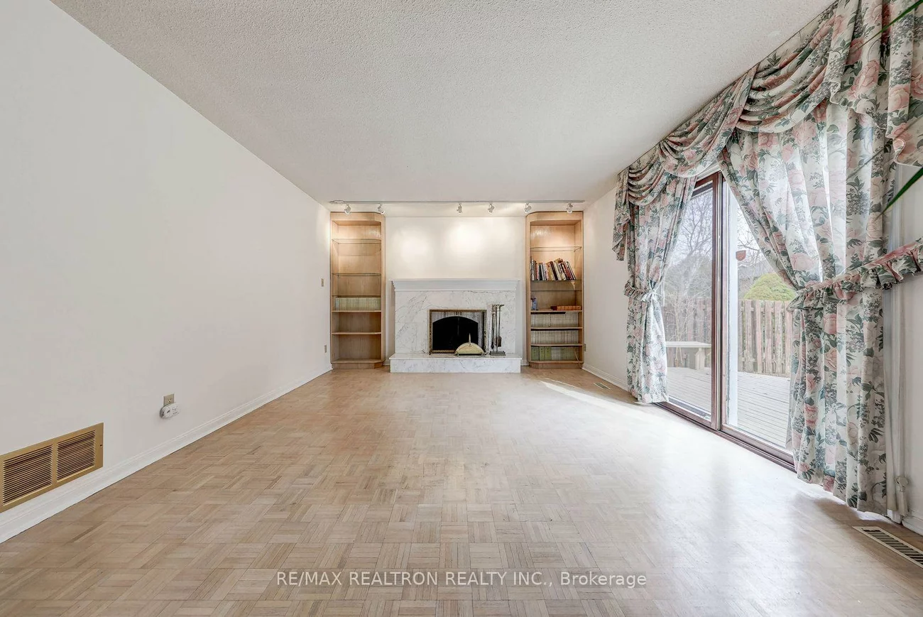 17, Lawnview, Willowdale East, Toronto