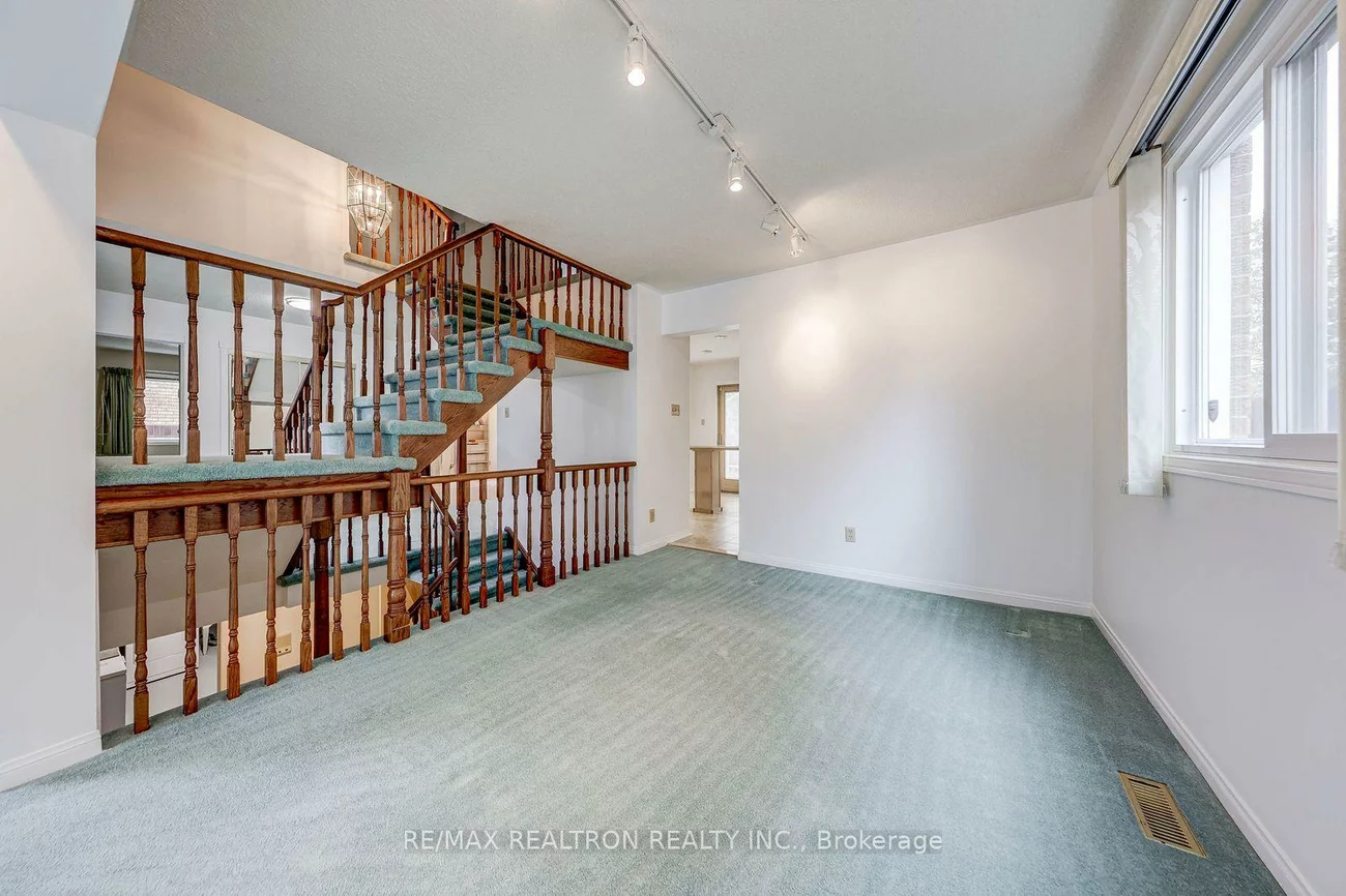 17, Lawnview, Willowdale East, Toronto