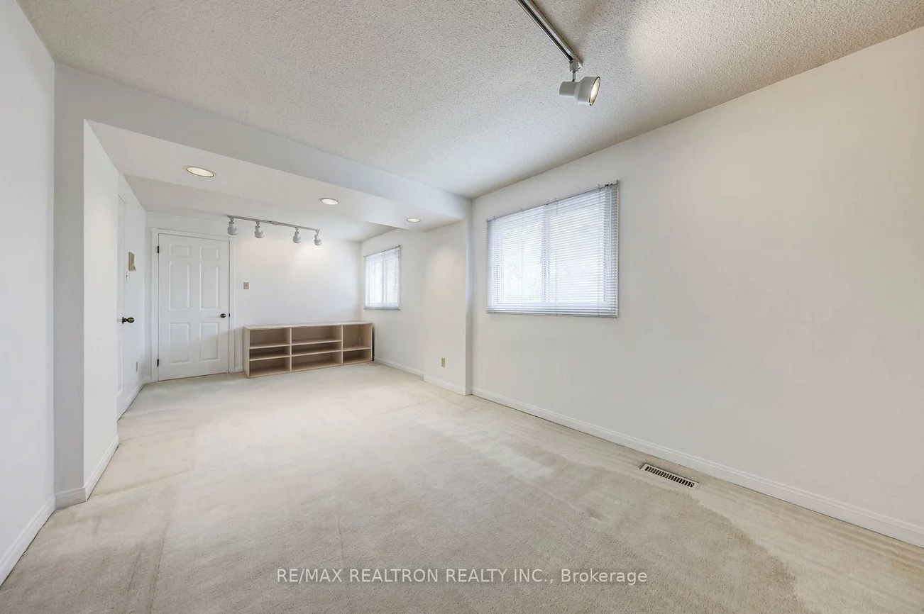 17, Lawnview, Willowdale East, Toronto