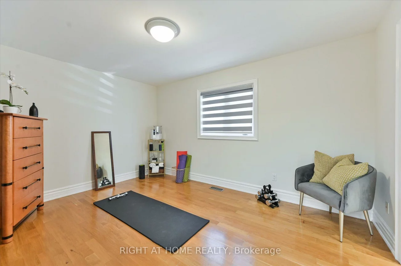 154, Charlton, Newtonbrook West, Toronto