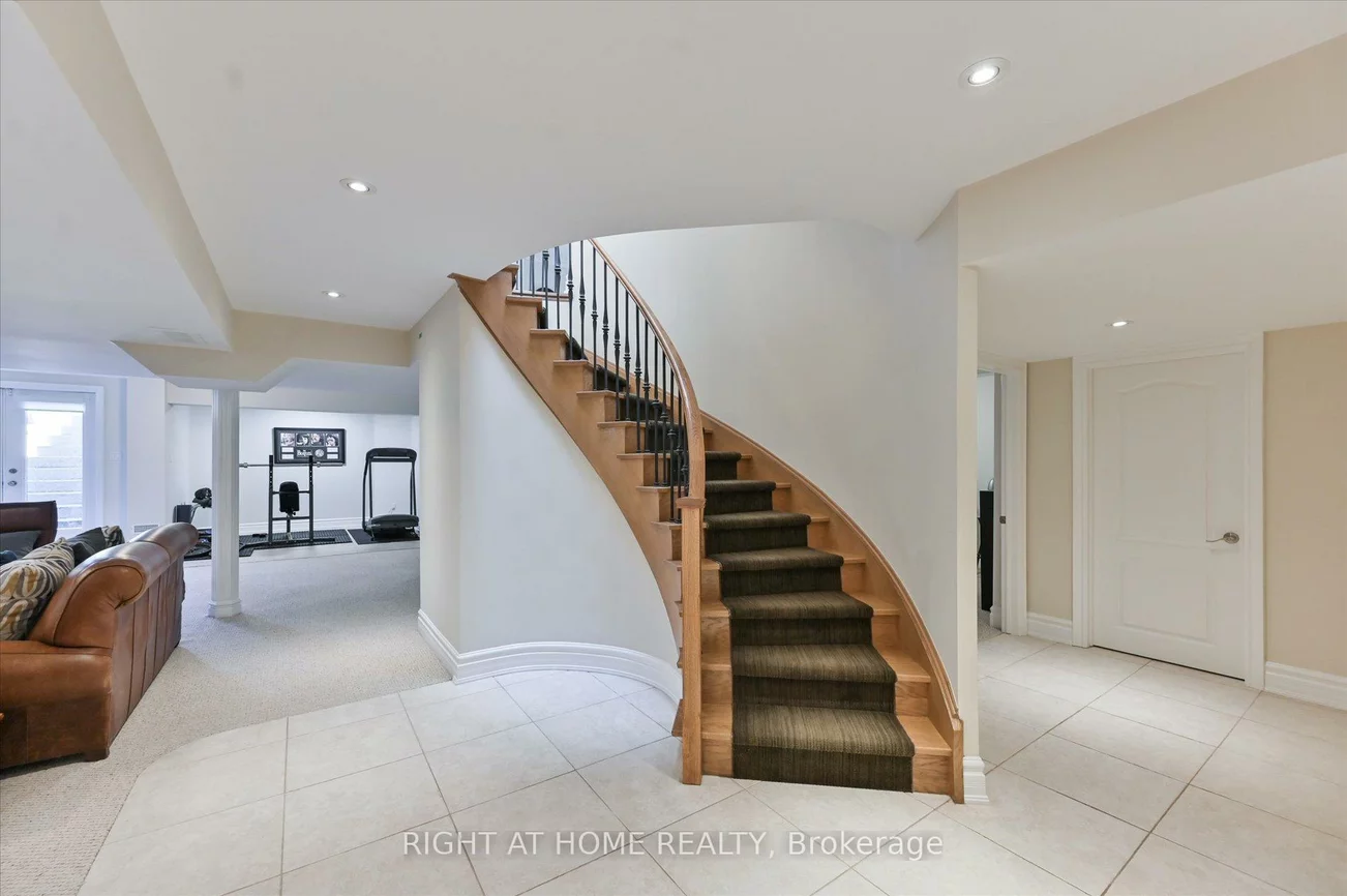 154, Charlton, Newtonbrook West, Toronto