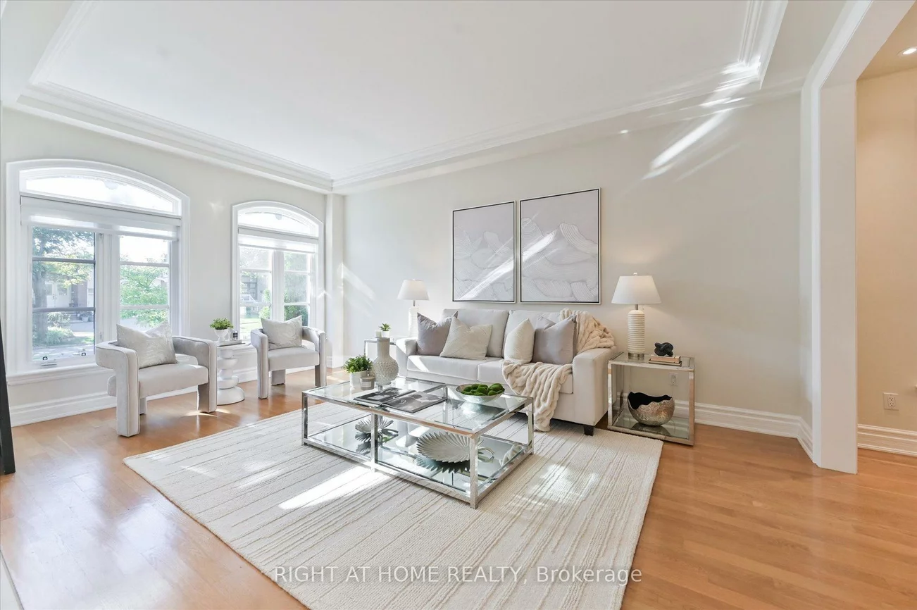 154, Charlton, Newtonbrook West, Toronto