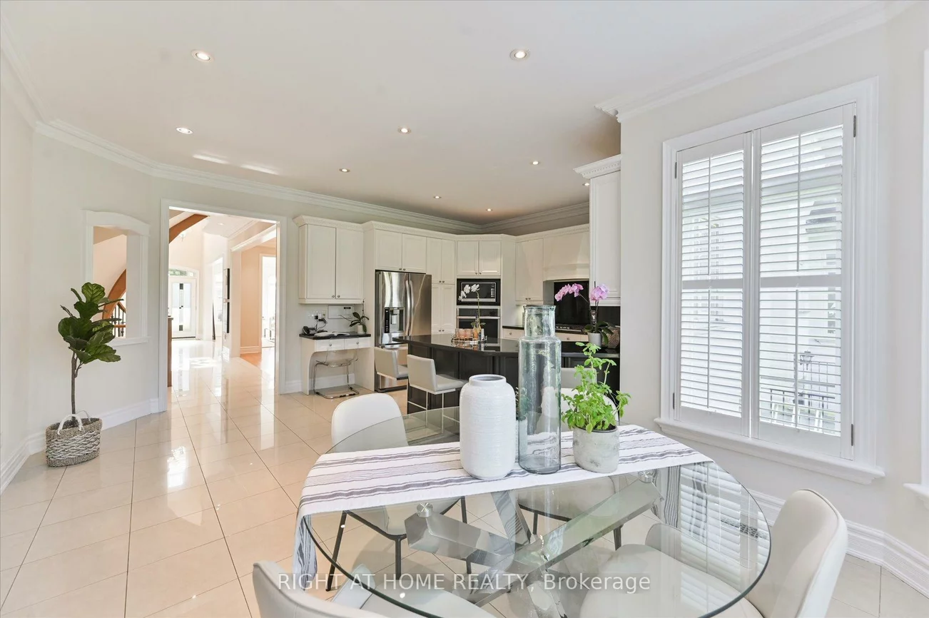 154, Charlton, Newtonbrook West, Toronto