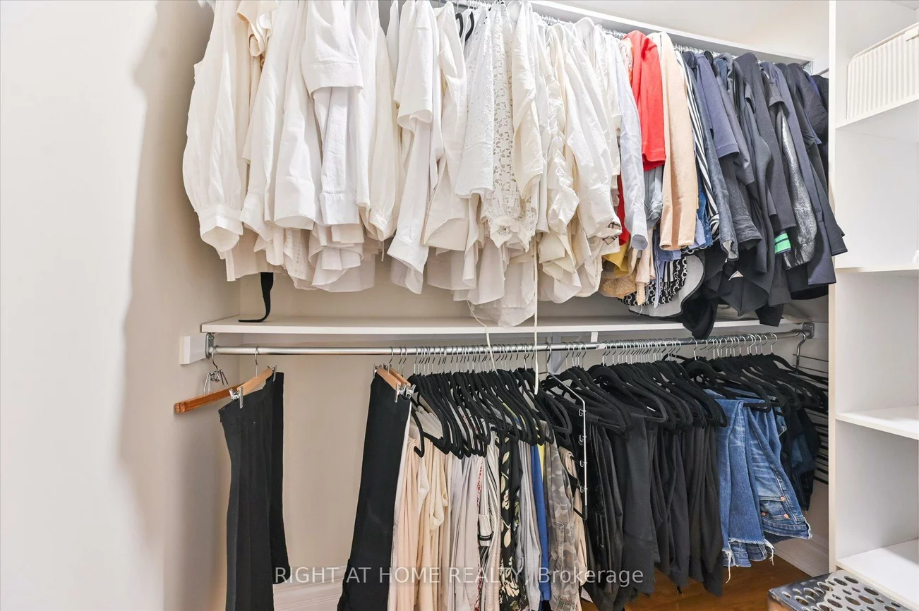 154, Charlton, Newtonbrook West, Toronto