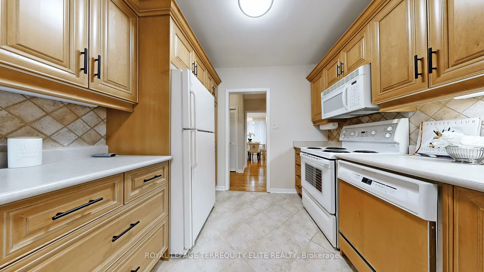 27, Doverwood, Newtonbrook East, Toronto