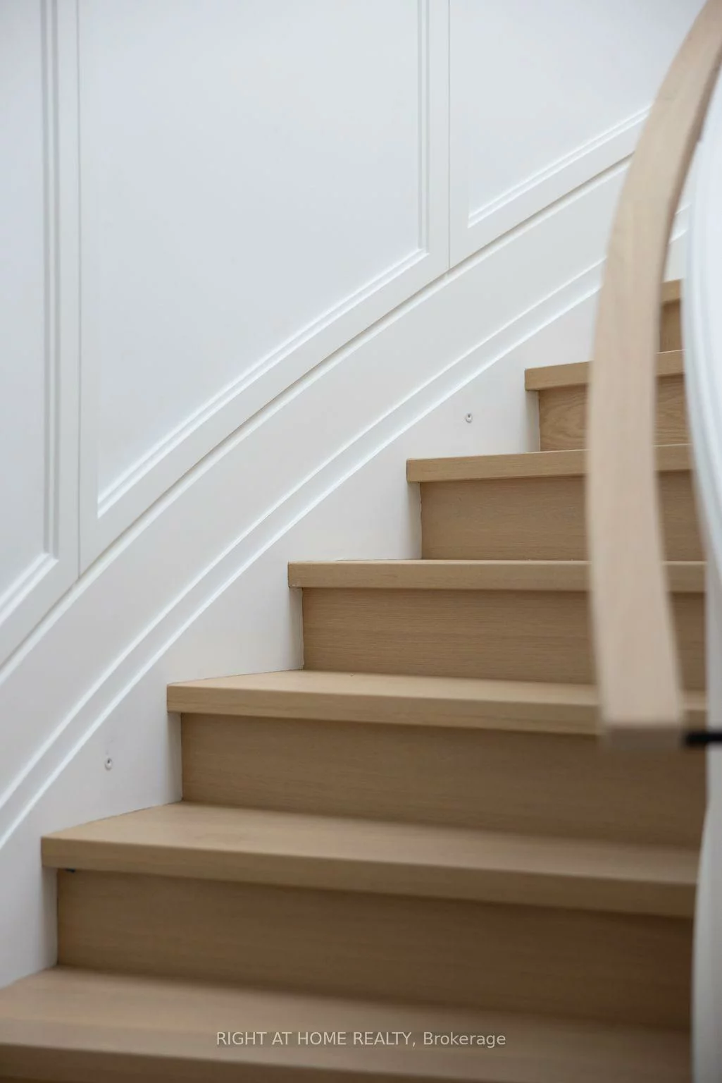 350B, Walmer, Casa Loma, Toronto