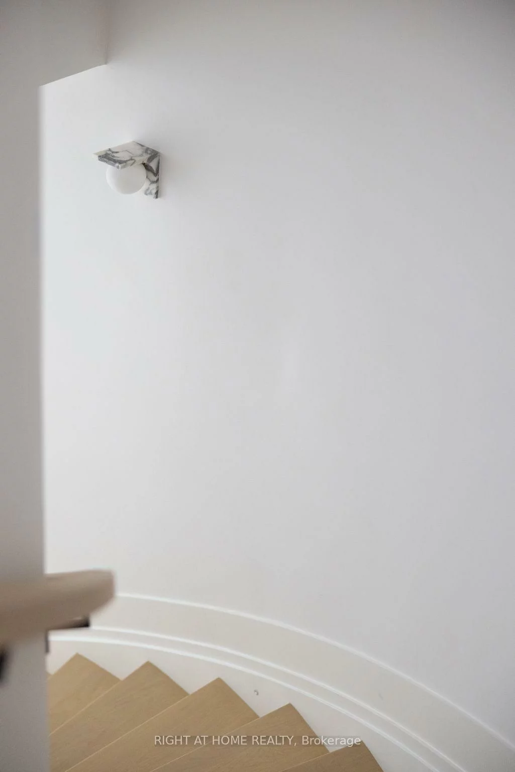 350B, Walmer, Casa Loma, Toronto