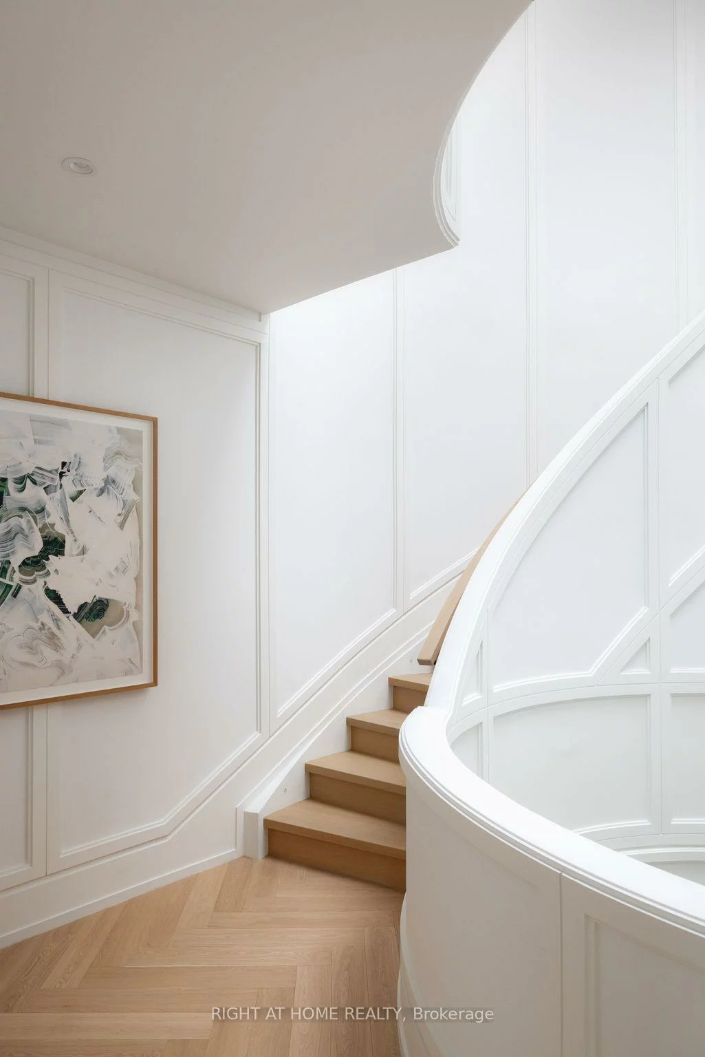 350B, Walmer, Casa Loma, Toronto