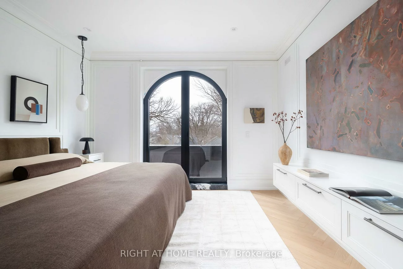 350B, Walmer, Casa Loma, Toronto