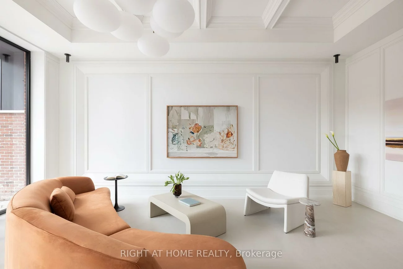 350B, Walmer, Casa Loma, Toronto