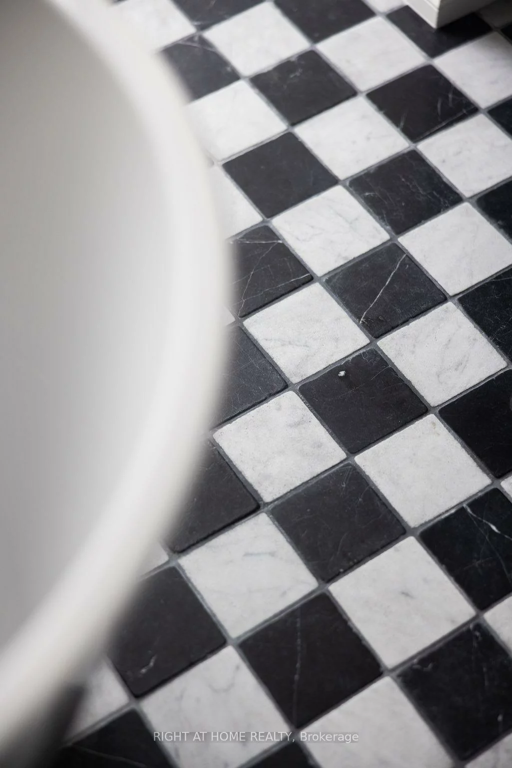 350B, Walmer, Casa Loma, Toronto