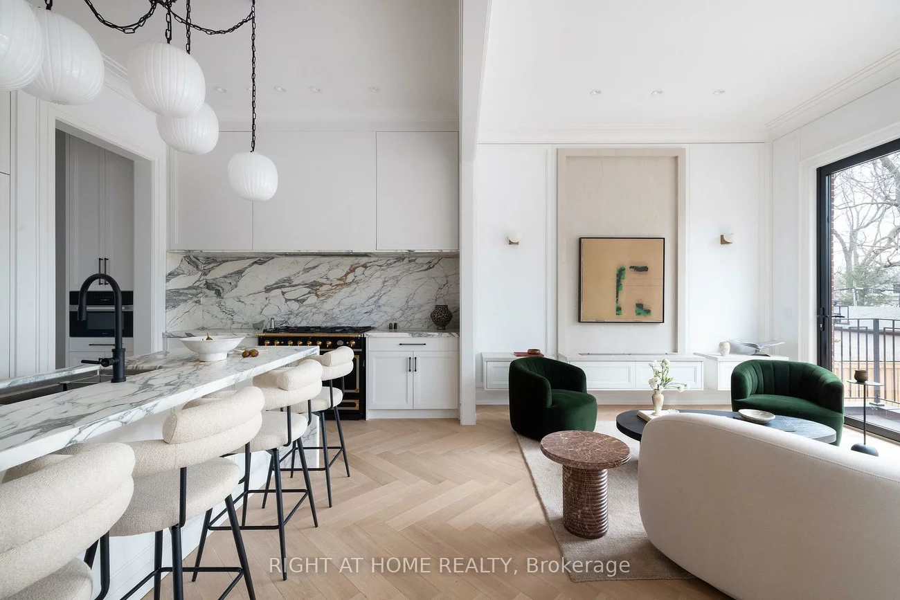 350B, Walmer, Casa Loma, Toronto