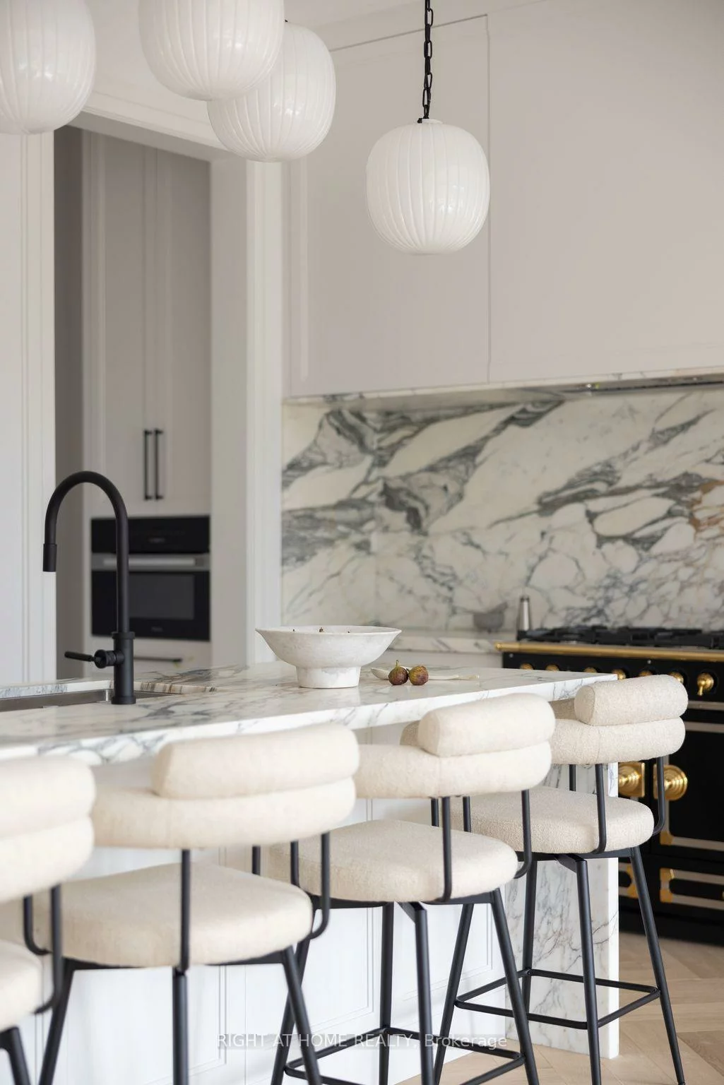 350B, Walmer, Casa Loma, Toronto