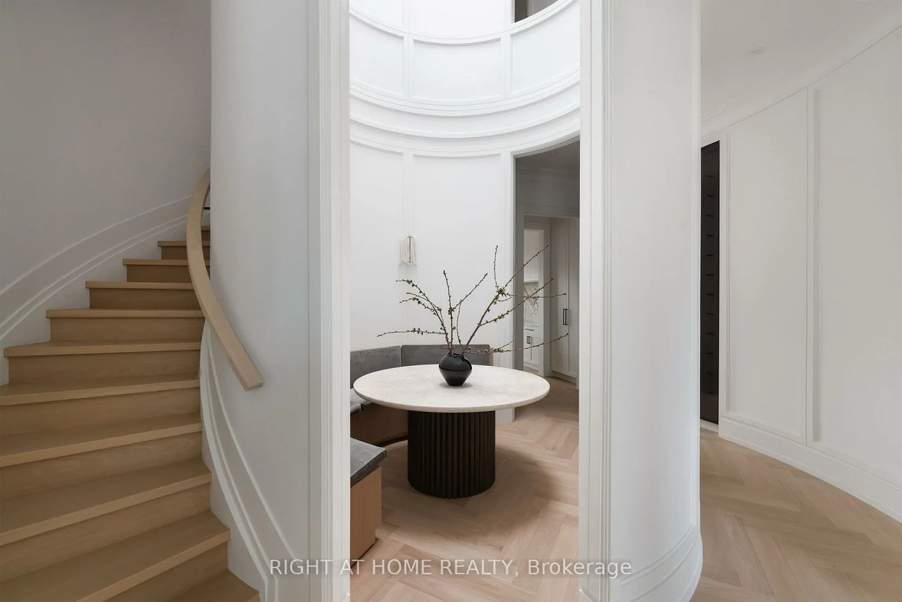 350B, Walmer, Casa Loma, Toronto