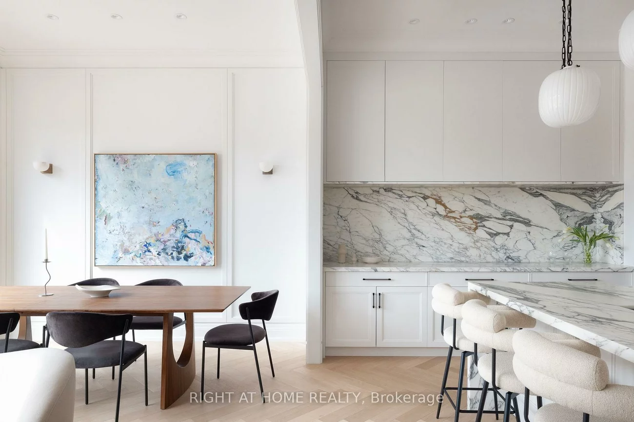 350B, Walmer, Casa Loma, Toronto