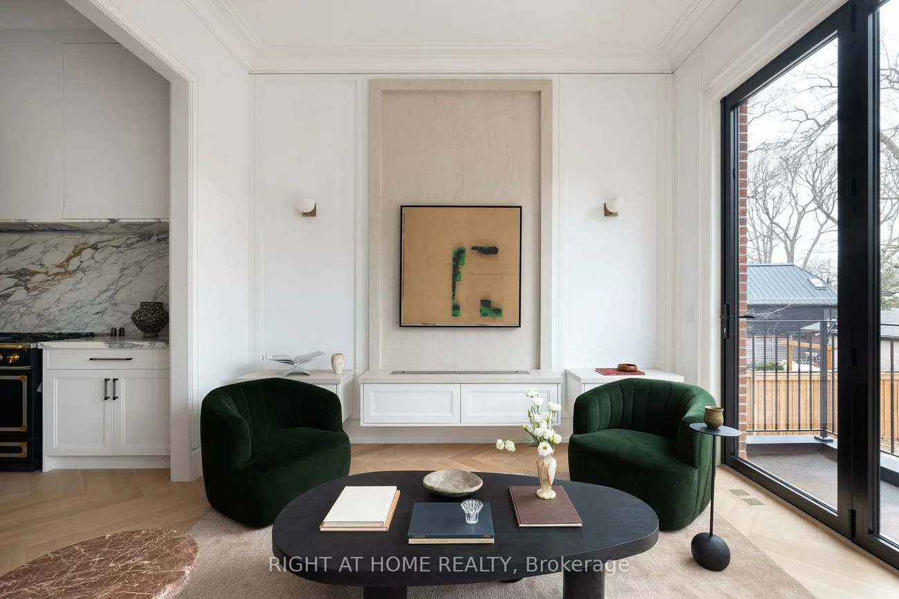 350B, Walmer, Casa Loma, Toronto