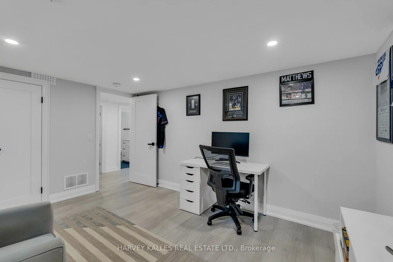 32, Almont, Clanton Park, Toronto