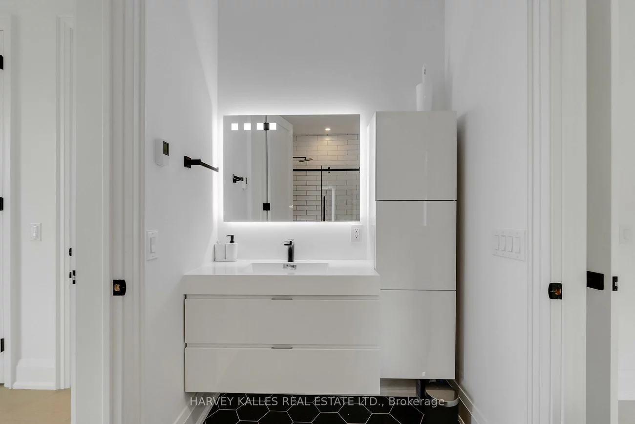 32, Almont, Clanton Park, Toronto