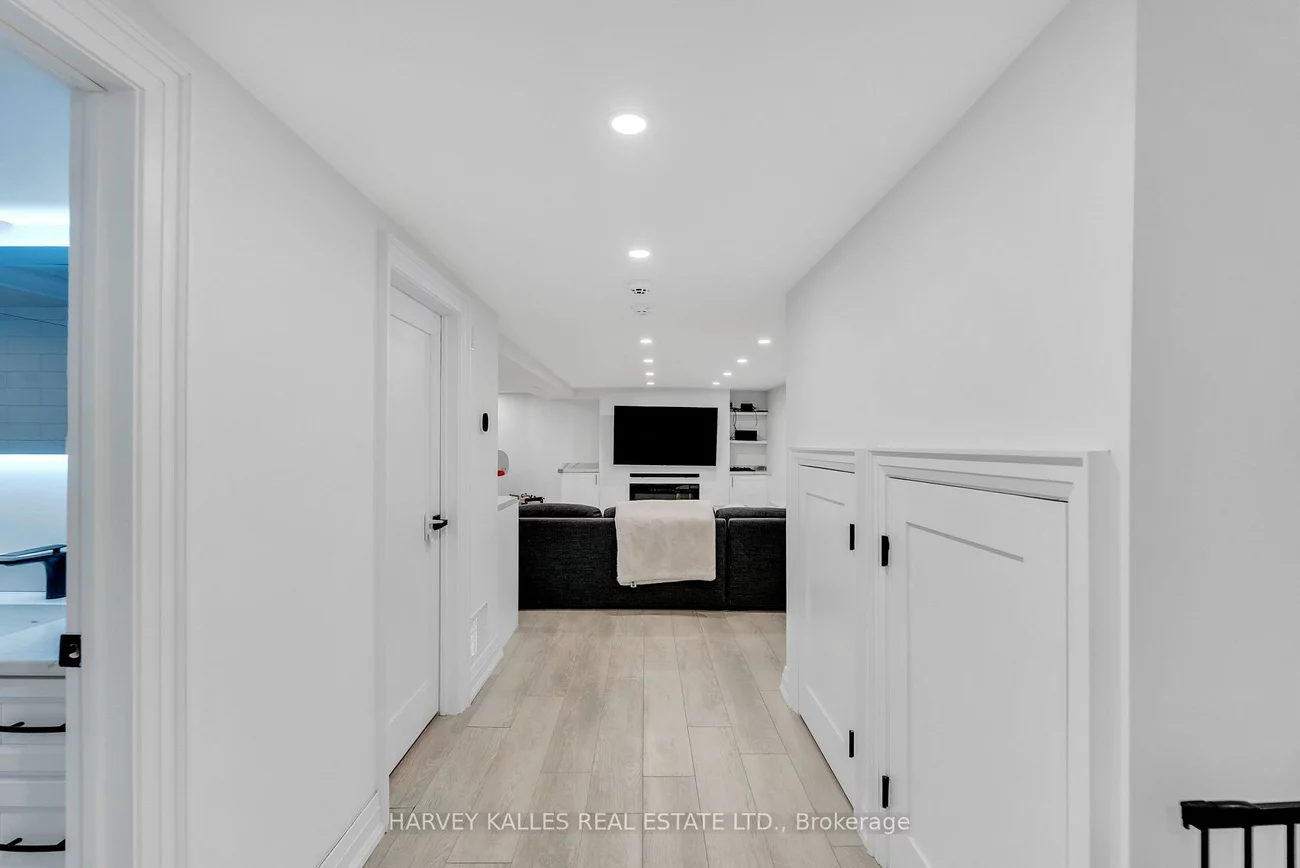 32, Almont, Clanton Park, Toronto