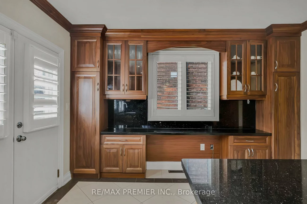 215, Grace, Palmerston-Little Italy, Toronto