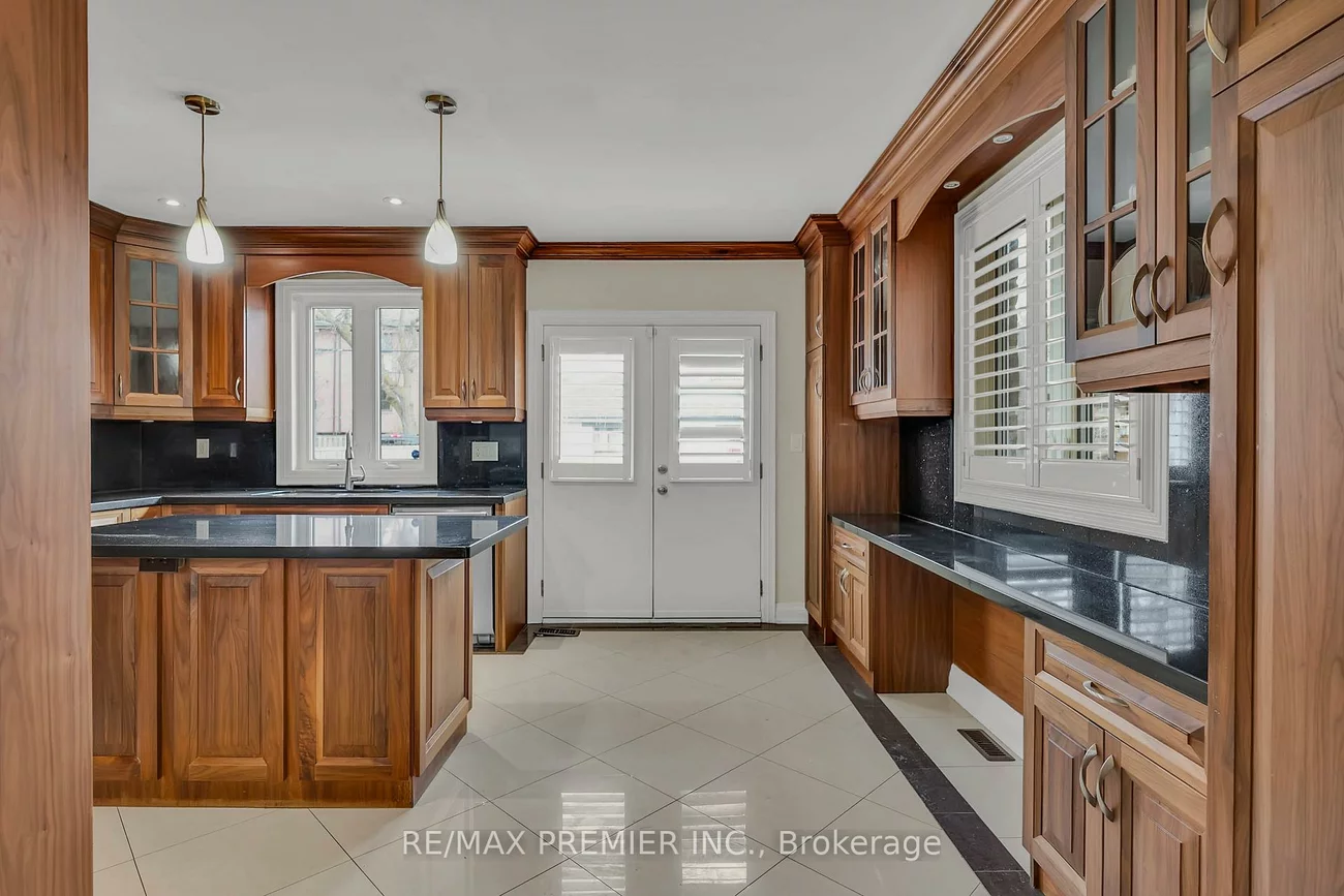 215, Grace, Palmerston-Little Italy, Toronto