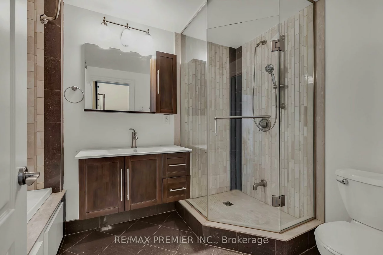 215, Grace, Palmerston-Little Italy, Toronto