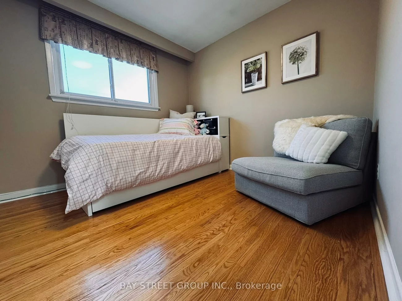 43, Appian, Bayview Village, Toronto