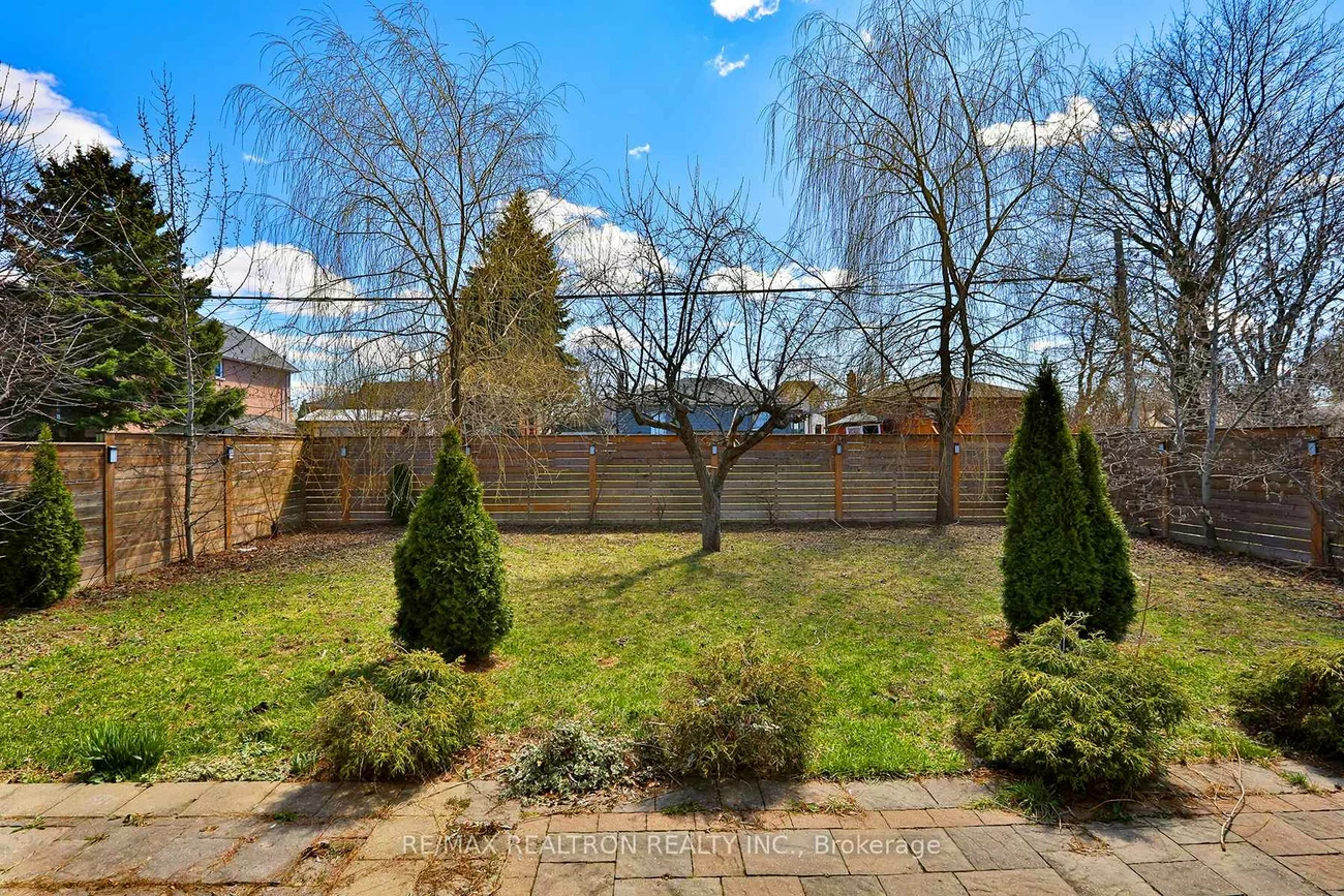261, Patricia, Newtonbrook West, Toronto