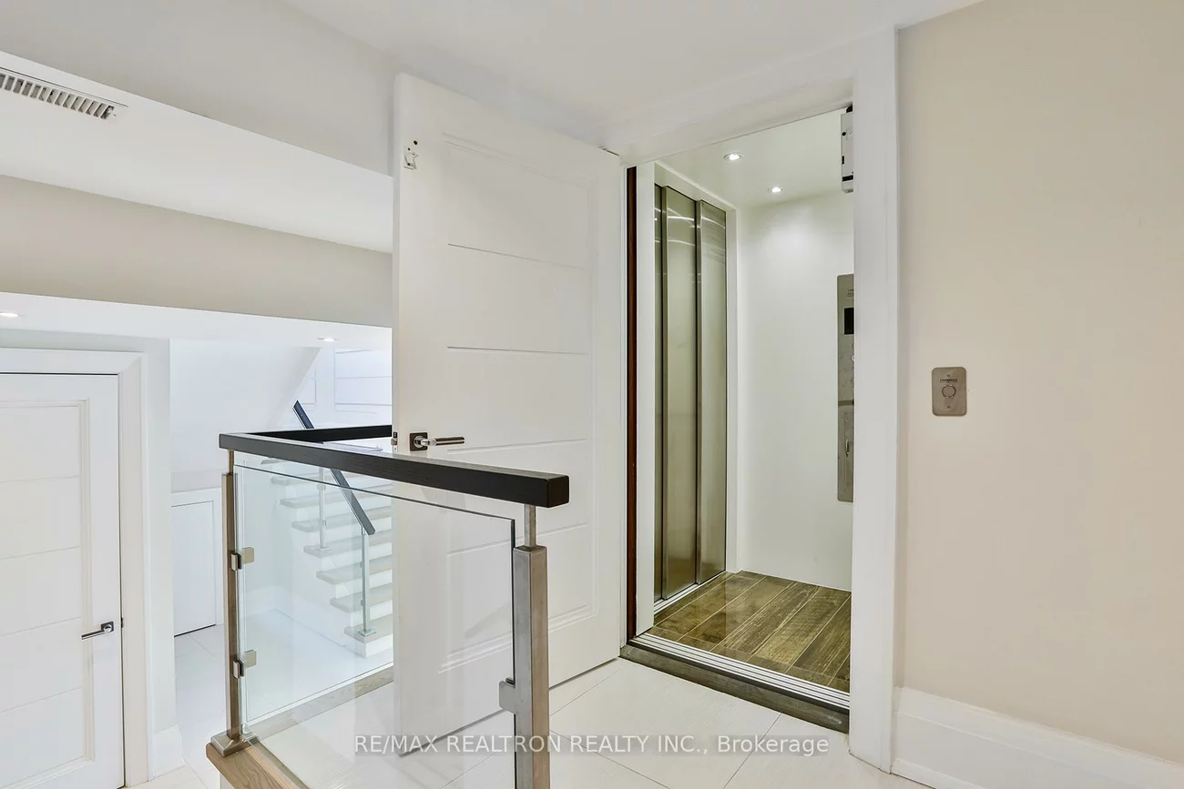 261, Patricia, Newtonbrook West, Toronto