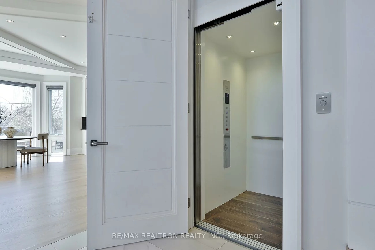 261, Patricia, Newtonbrook West, Toronto