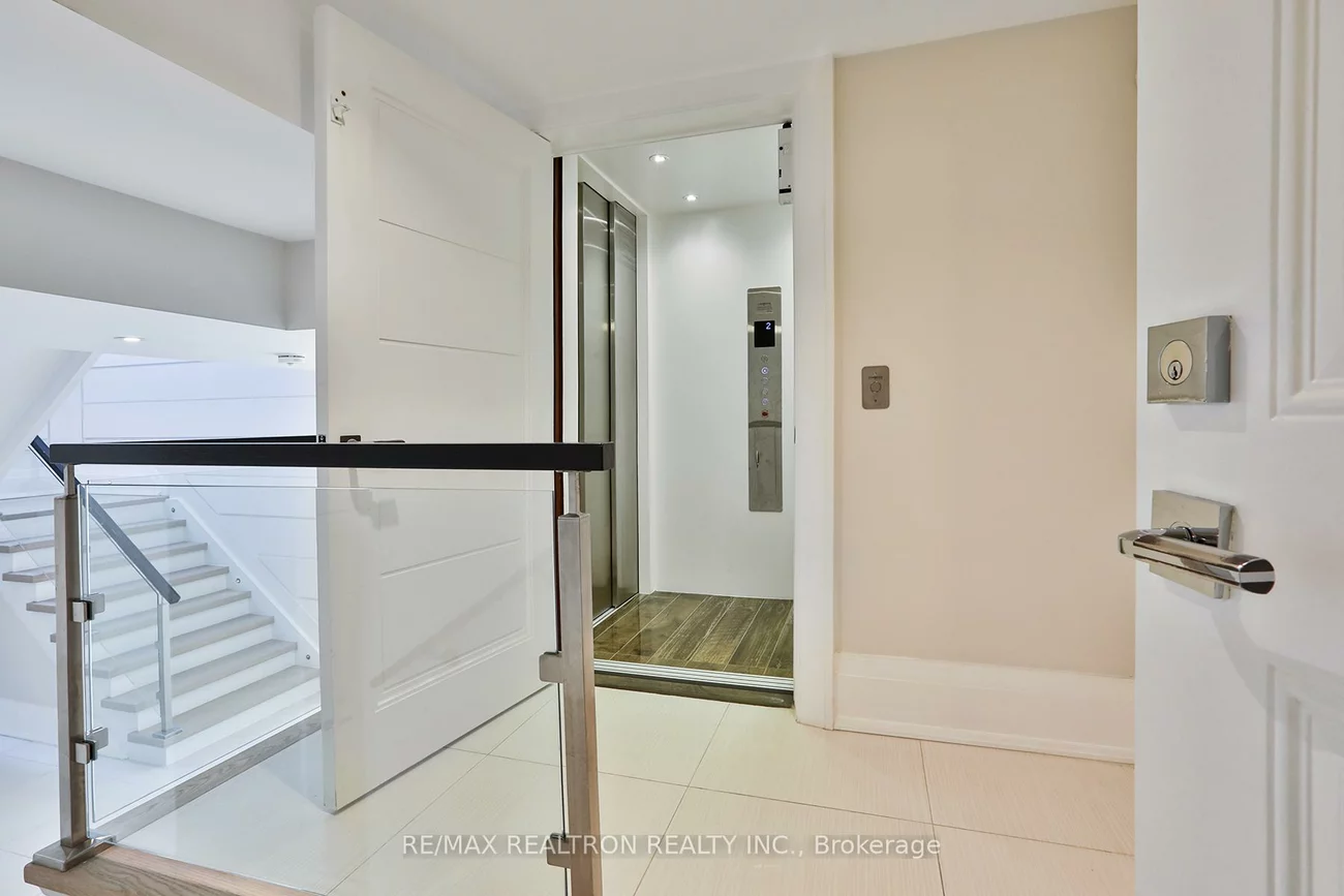 261, Patricia, Newtonbrook West, Toronto