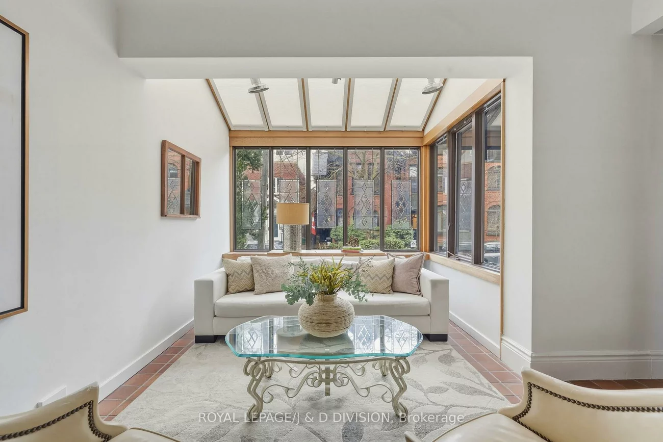 18, Tranby, Annex, Toronto