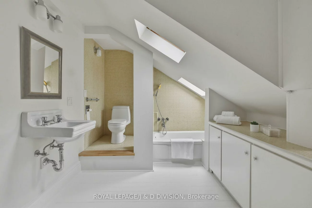 18, Tranby, Annex, Toronto