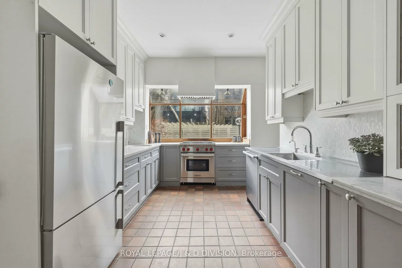 18, Tranby, Annex, Toronto