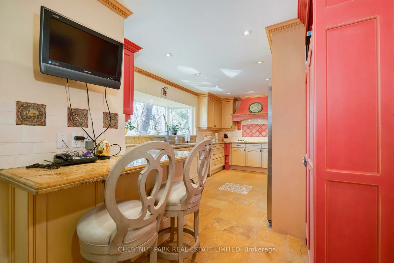 56, Poplar Plains, Casa Loma, Toronto