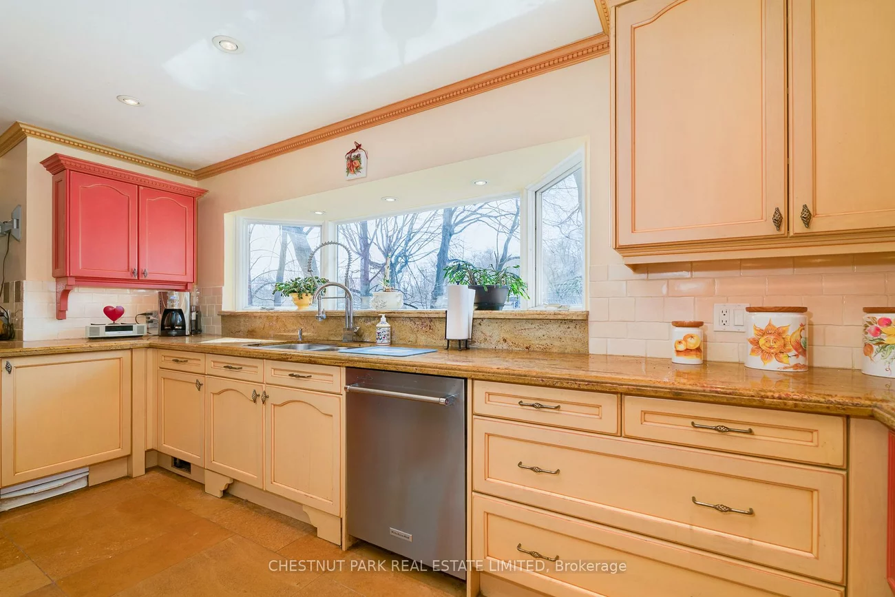 56, Poplar Plains, Casa Loma, Toronto