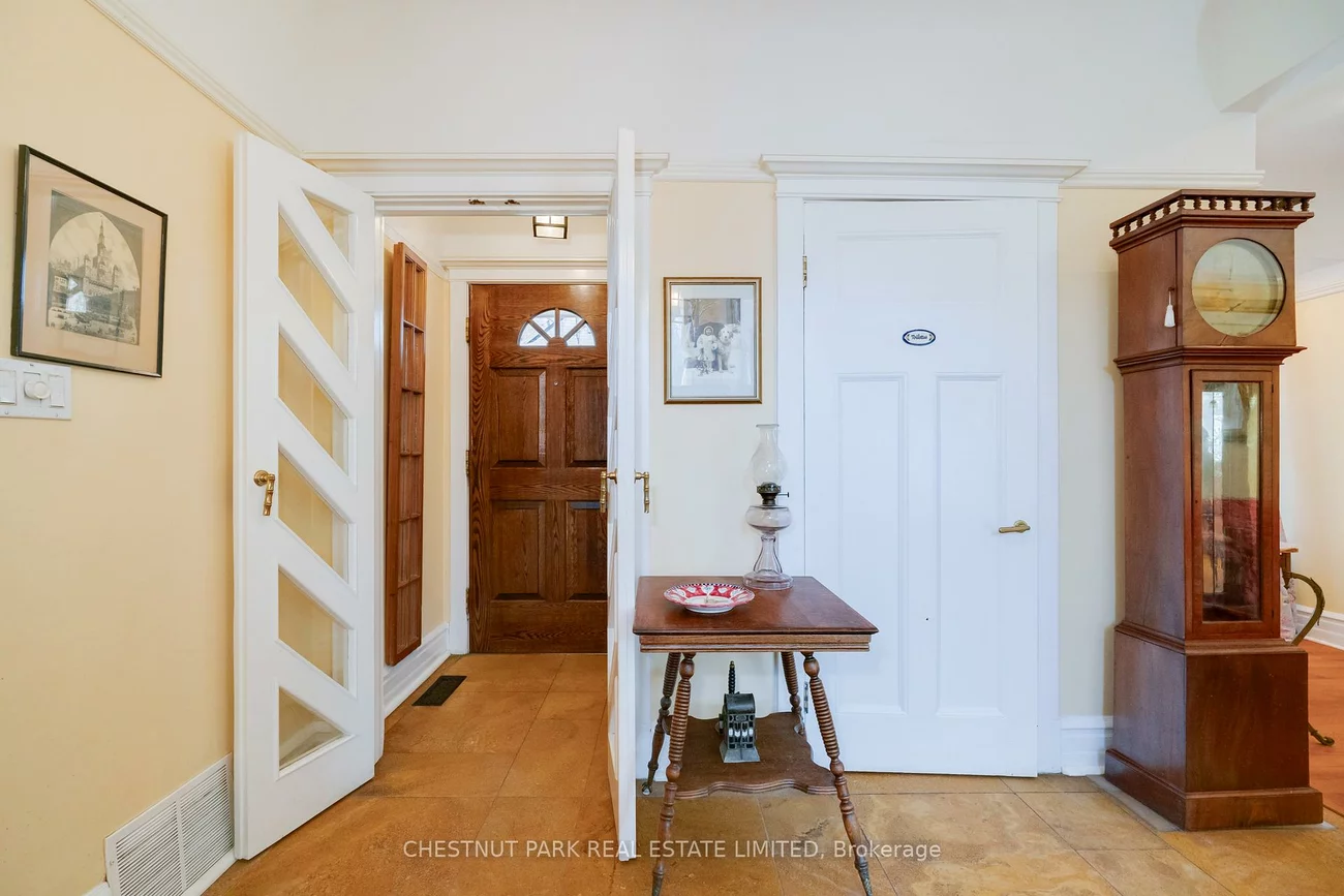 56, Poplar Plains, Casa Loma, Toronto