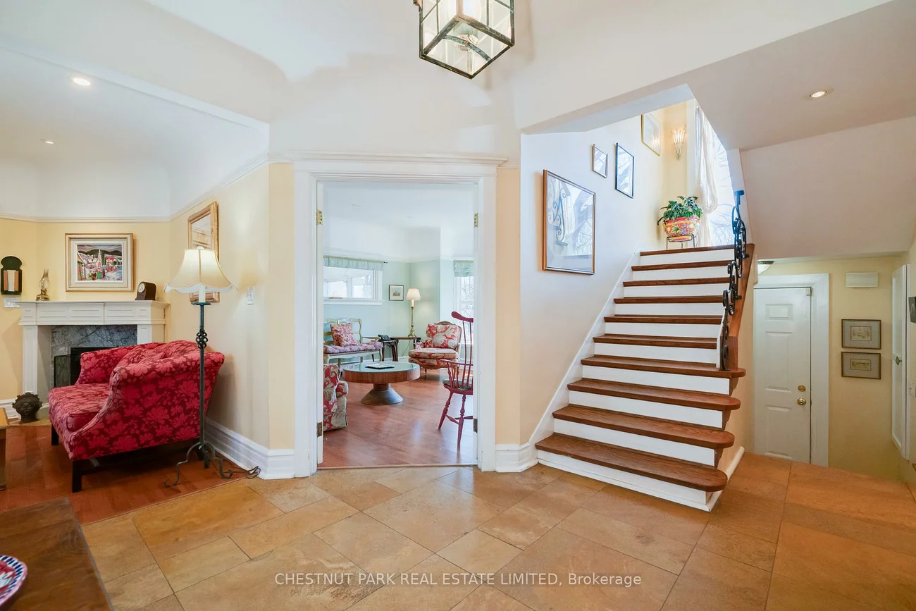 56, Poplar Plains, Casa Loma, Toronto