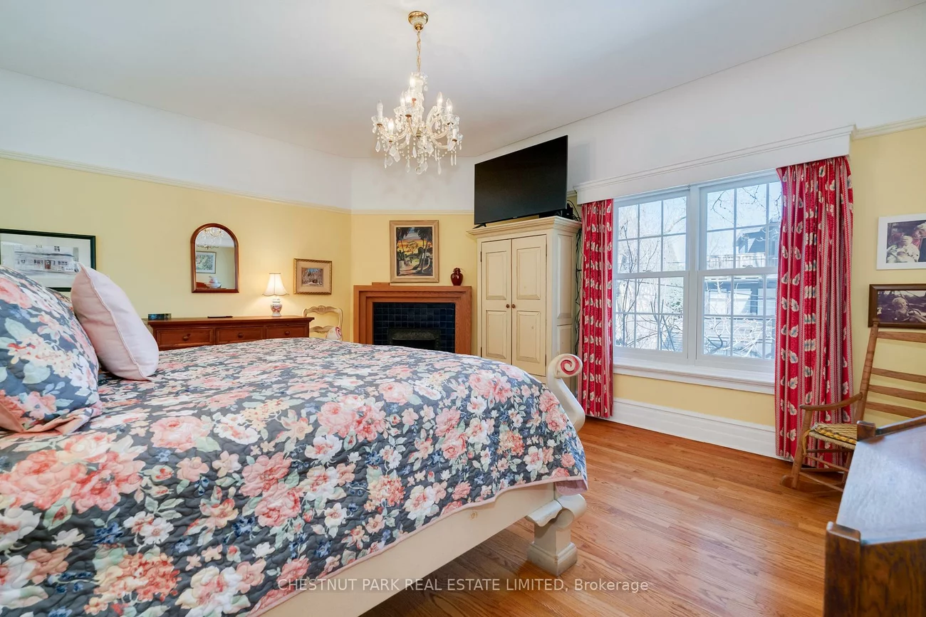 56, Poplar Plains, Casa Loma, Toronto