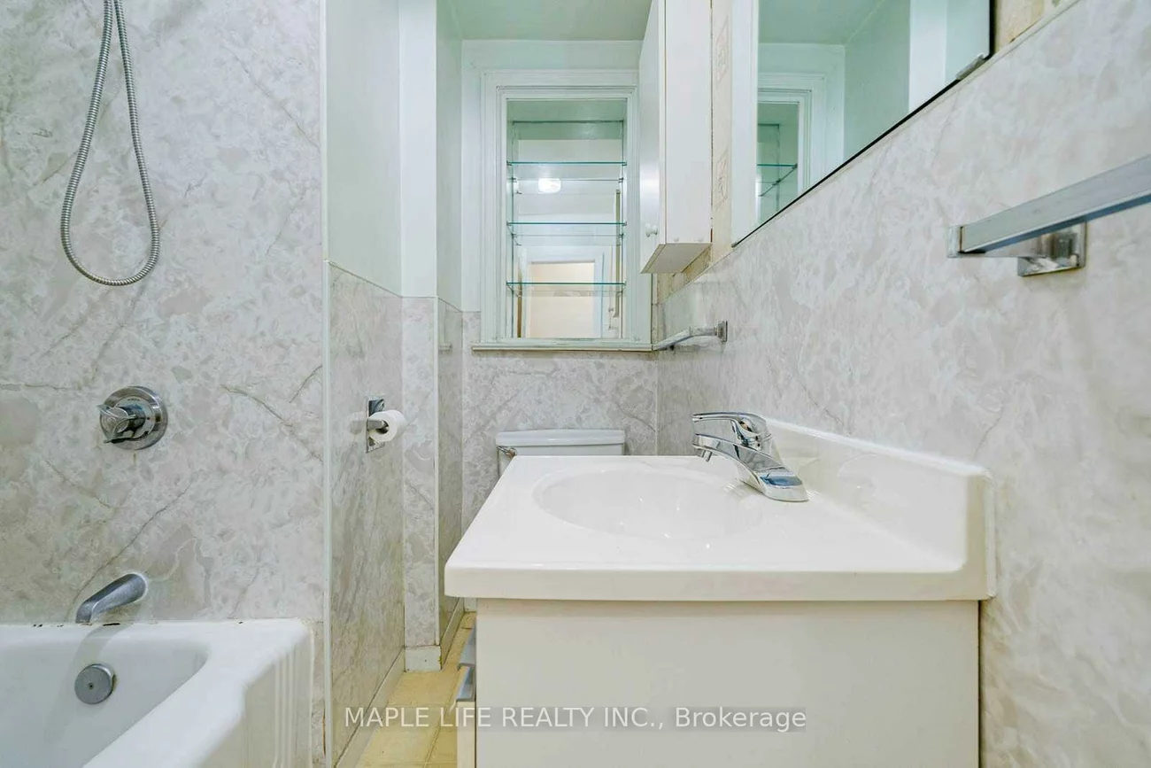 16, Lyndale, Willowdale East, Toronto