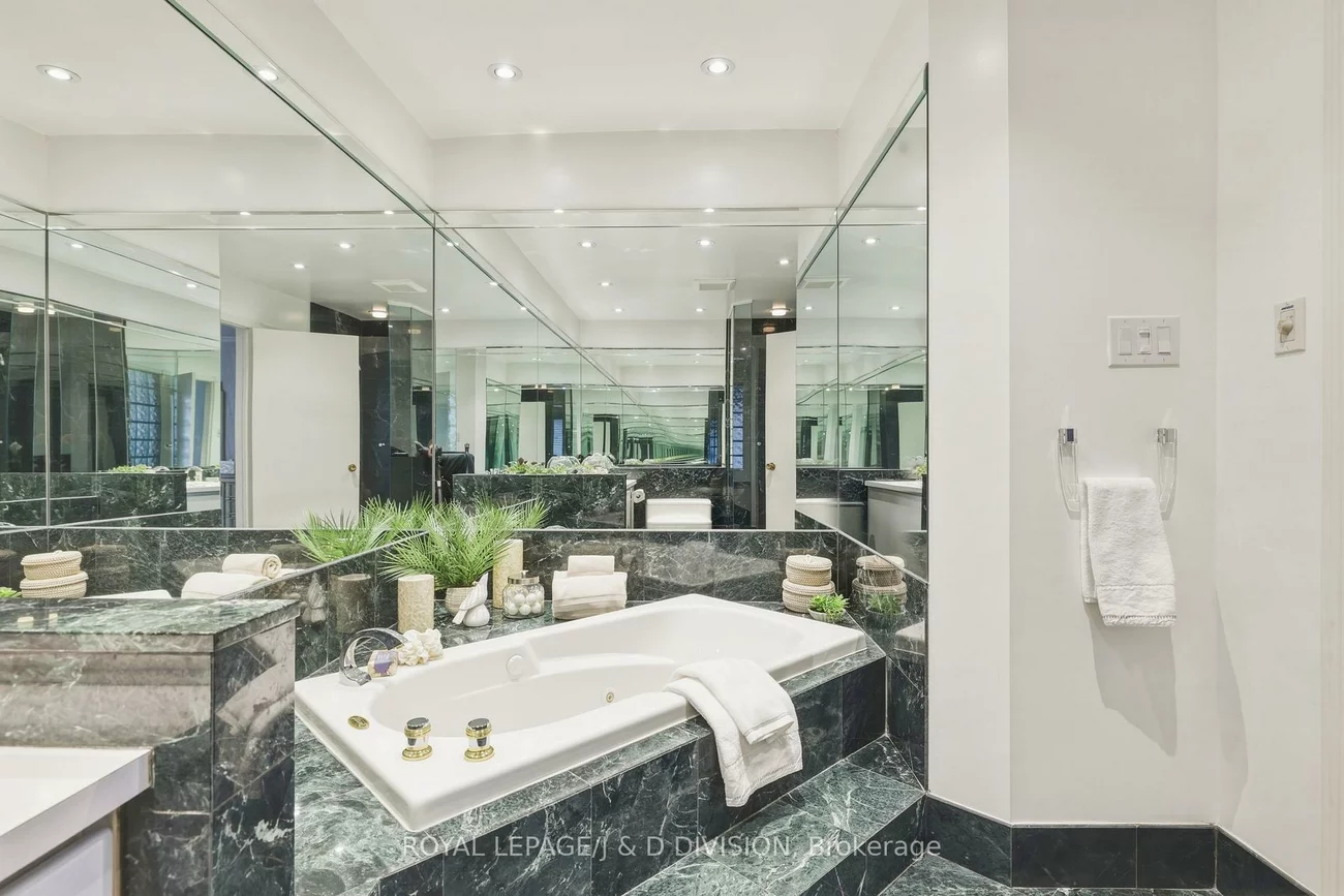 122, Cortleigh, Lawrence Park South, Toronto