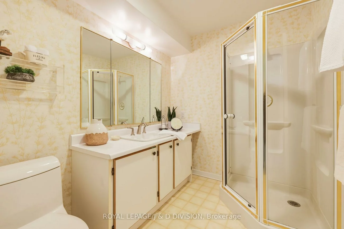 122, Cortleigh, Lawrence Park South, Toronto