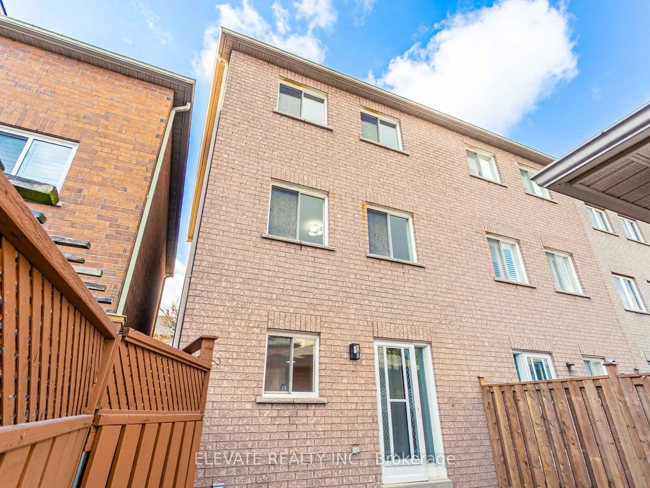 29, Minho, Wychwood, Toronto