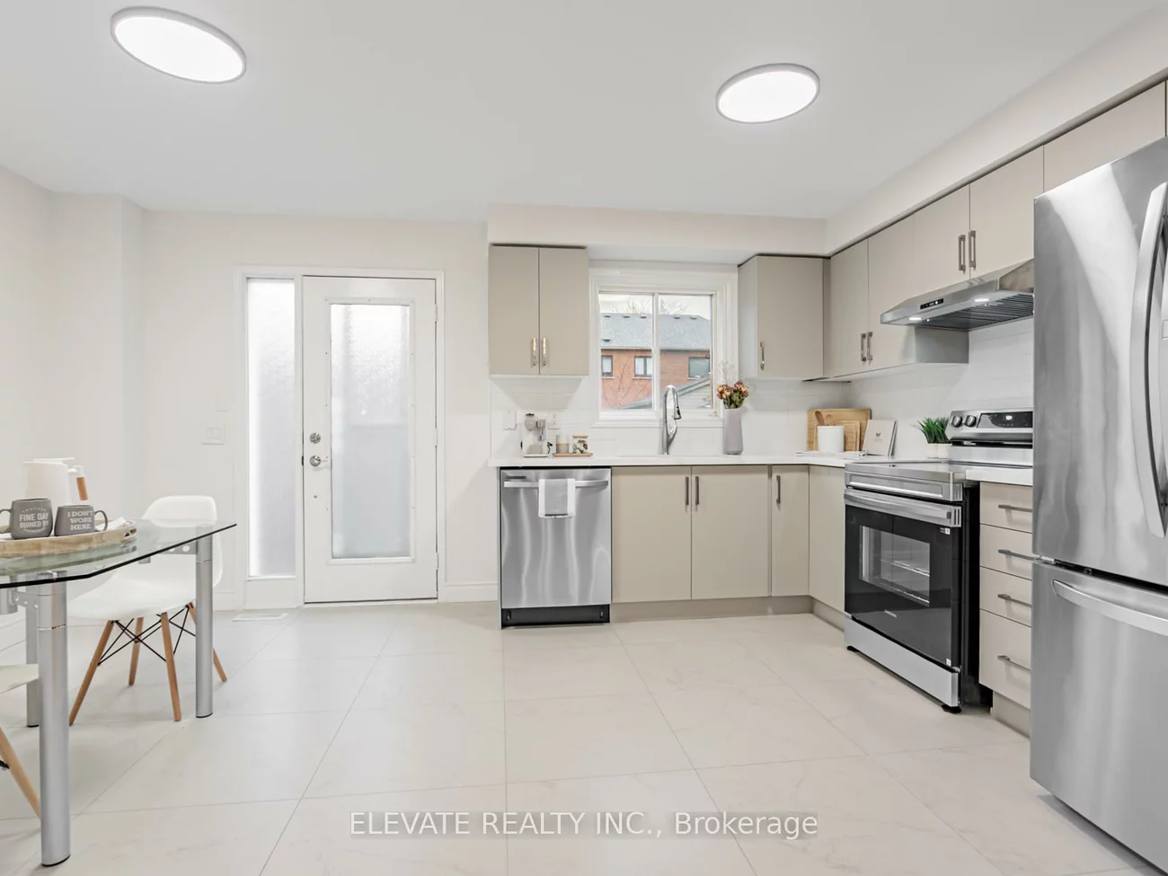 29, Minho, Wychwood, Toronto