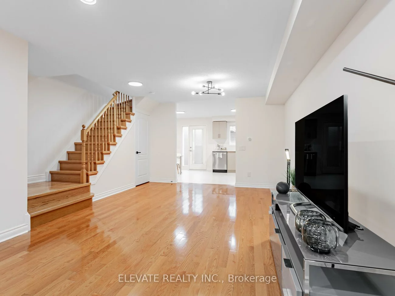 29, Minho, Wychwood, Toronto