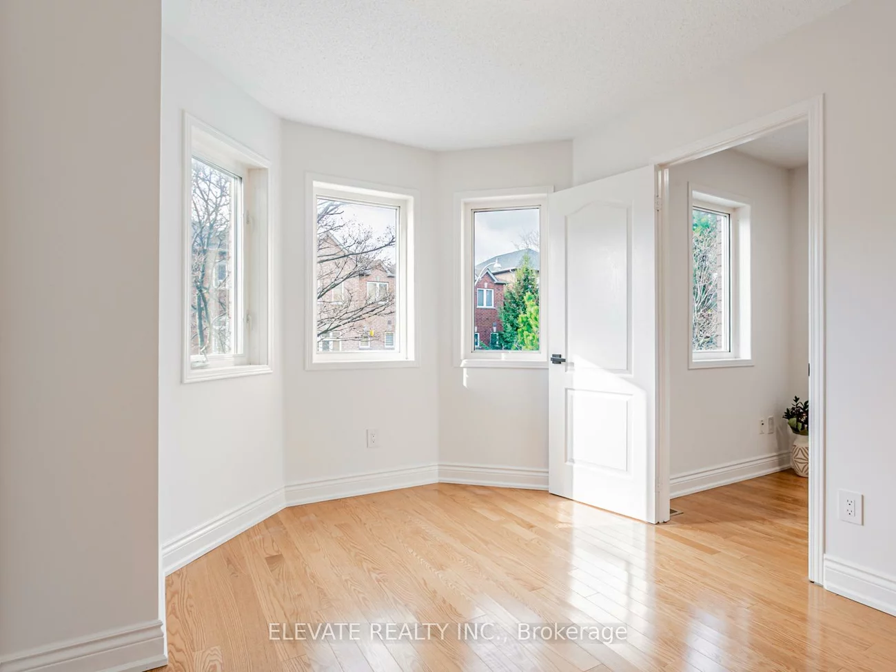 29, Minho, Wychwood, Toronto